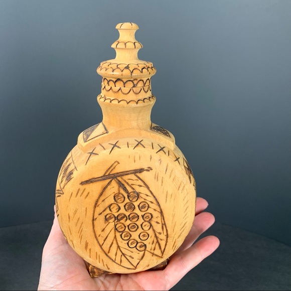 Hand Carved Primitive Wood Bottle Flask - Picture 7 of 8